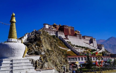 Tibet Express by Plateau Train: Beijing, Xining, Lhasa, and Chengdu 8 Days